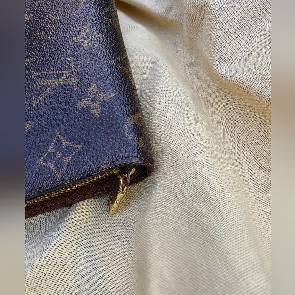 Louis Vuitton Monogram Zip Around Wallet Monogram Canvas. Date Code TH0065 - Picture 5 of 17